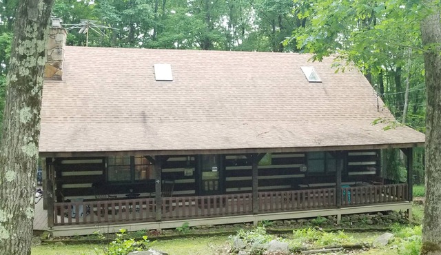 FALL AWAY FERN CABIN - Hand-Hewn Log Cabin w/ Modern Touches