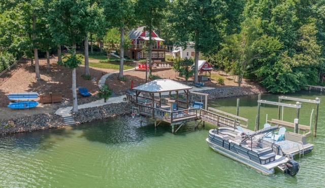 Fall Colors, Hot Tub, Lake Views