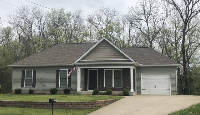 Fall Creek Cottage - Near I-840 and minutes to Superspeedway and Siegel Soccer.