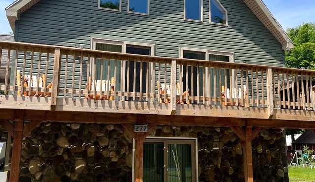 FALL DATES AVAILABLE. Walking Distance into Old Forge and Water Park. With A/C