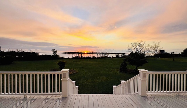 ~FALL Discounted Rates! Sound Front Home with Private Dock~