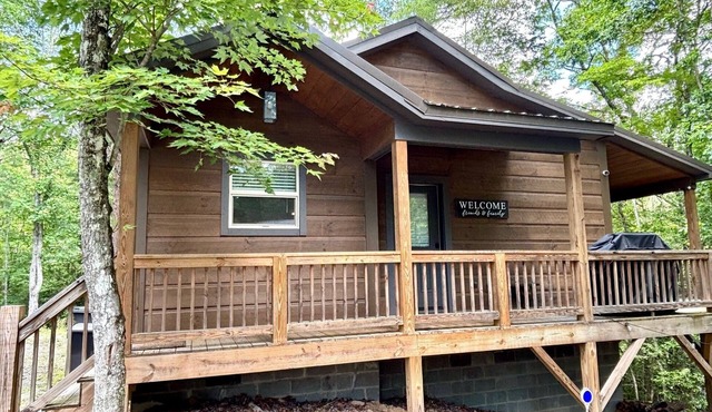 Fall Escape to the Mountains of Murphy, NC Cabin with a Hot Tub and Fire Pit