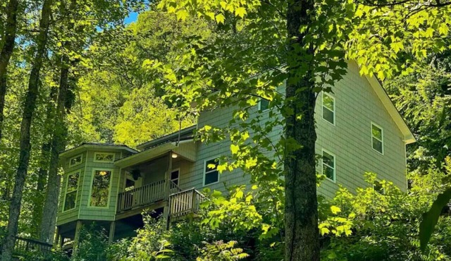 🔥 Fall Flash Sale –15% Off Waterfall deal Spacious 3 Bedroom Cabin Plus One Bedroom Beekeeper Cabin Waterfalls AWD or 4WD recommended