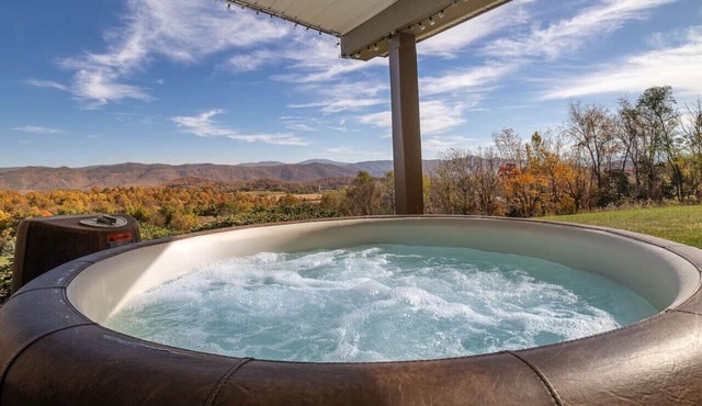 Fall Foliage Views + Hot Tub Escape near WLU & VMI at Sunrise Ridge