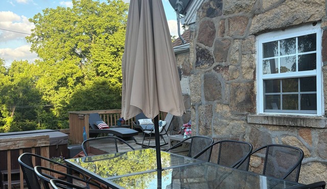 Fall fun! Fall foliage, hiking, hunting, fishing galore. Game room and hot tub!