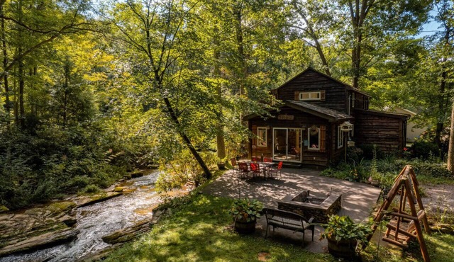 Fall Getaway Creek Haven: Sleeps 6 · 3BR 1BA · Hot Tub Fire Pit Grill Fireplace