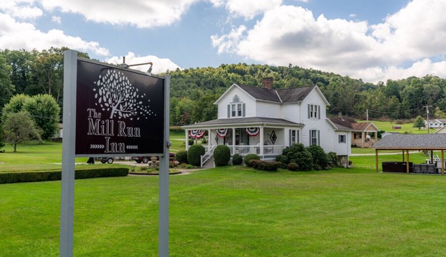 Fall Getaway Mill Run Inn: Sleeps 12 · 5BR 5BA · Hot Tub Fire Pit Grill Pool
