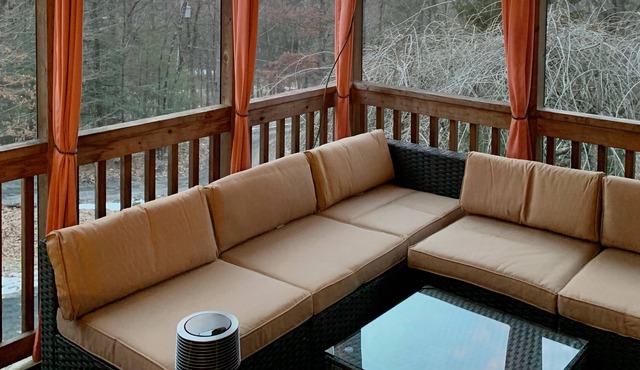 Fall Getaway: Woodstock Saugerties Home with Hot Tub and Firepit