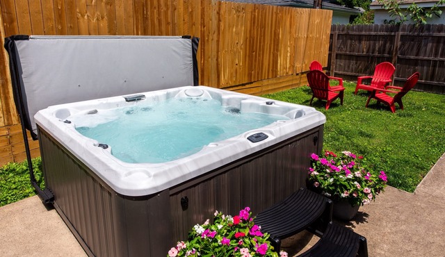 Fall Haven - King Beds, Hot Tub