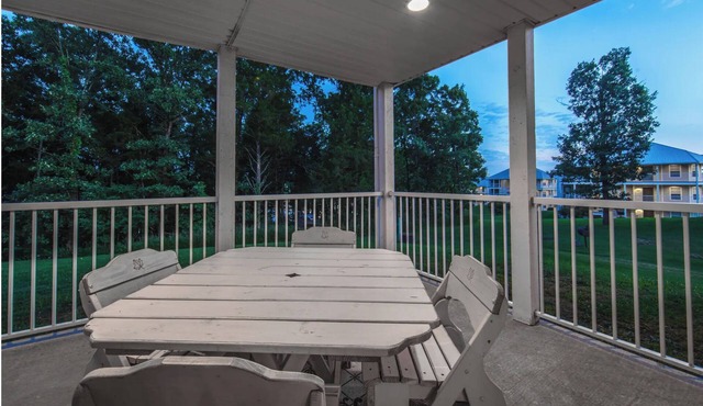 Fall in the Ozarks! 2 sep. spaces w/KING beds, FULL baths & kitchens = PRIVACY!