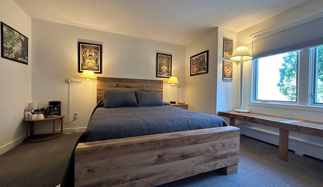 Fall Line Small Studio - Perfect for Two - On Shuttle Route w/Amenities B4A