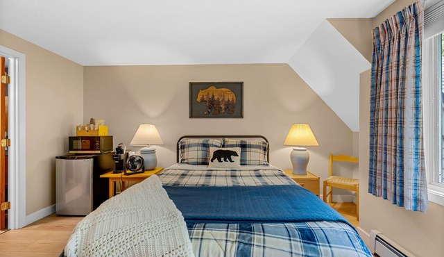 Fall Line Small Studio - Perfect for Two - On Shuttle Route w/Amenities G6A