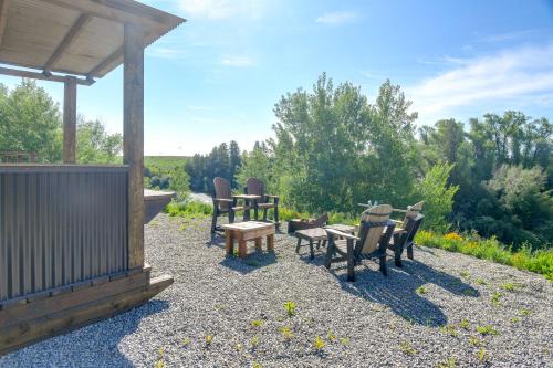 Fall River Cabin Retreat On-Site Fly Fishing!