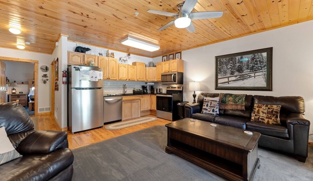 Fall River Hideaway Fireplace Close to RMNP