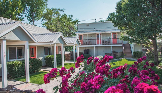 Fall River Hotel and Grazerz Restaurant