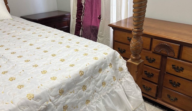 Fall River Stay Stylish 2BR Free Parking