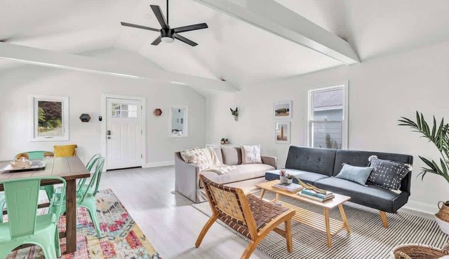 Fall Sale | Cozy Bungalow | Walk2Beach| Pet| Pkg