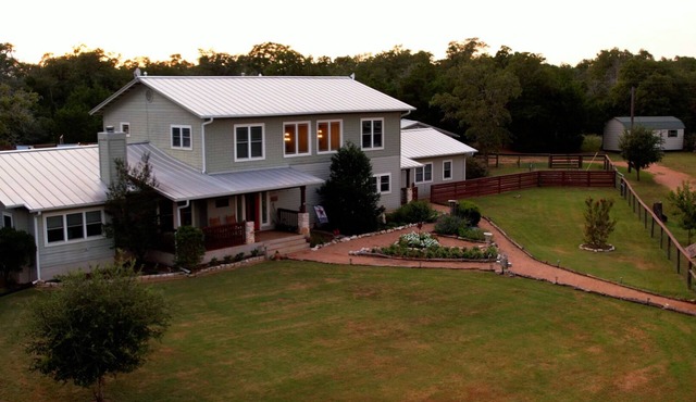 FALL UNDER THE STARS AT OUR UPSCALE, TEXAS VENUE. SLEEPS UP TO 20 GUESTS