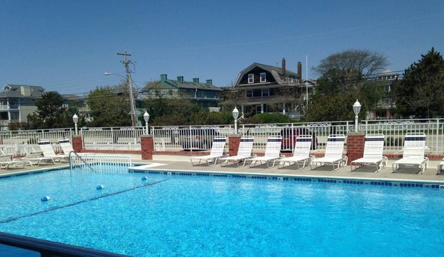 Fall Weather Less Crowds in Cape May...1/2 Block to Beach!!