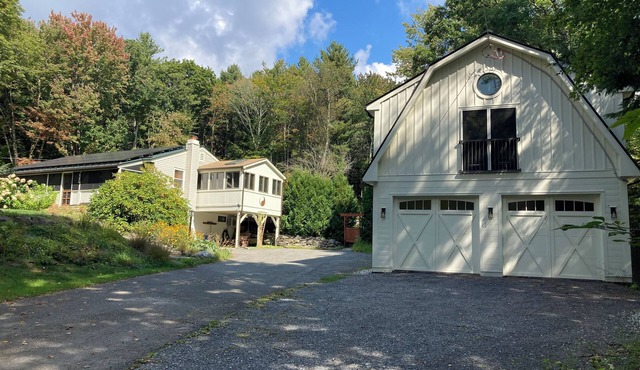 Fall/Winter Mountain Spa Nature Retreat with 15 Acre Trail System