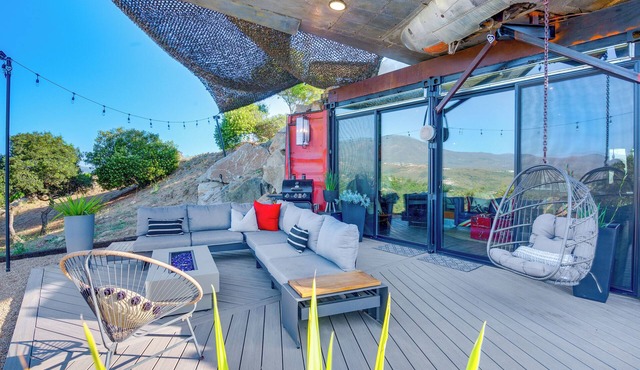 Fallbrook Airplane Home w/Fire Pit & Mtn Views!