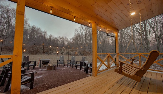 Fallbrook Retreat | HOT TUB, Fire Pit + Swings!