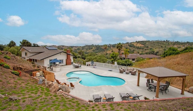 Fallbrook's Finest Hideaway House - Pool, Game Rm
