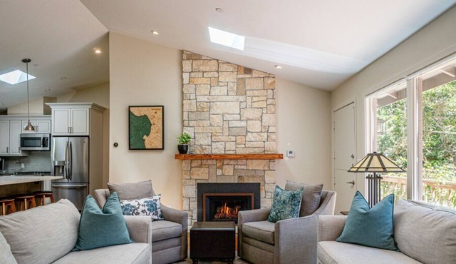 Fallen Oak - Pebble Beach House - Peace in the Forest