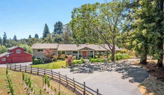 Fallen Tree Ranch ~ 3 Acres in Wine Country, Pool, Hot Tub, Sauna