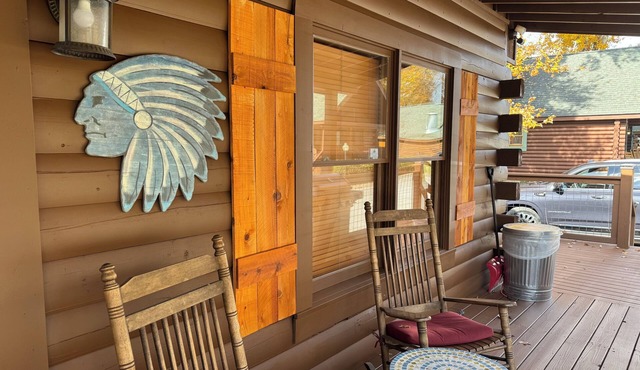 Falling Rock-Walk to the Parkway- Hot Tub - Gas Fire Table - Community Pool