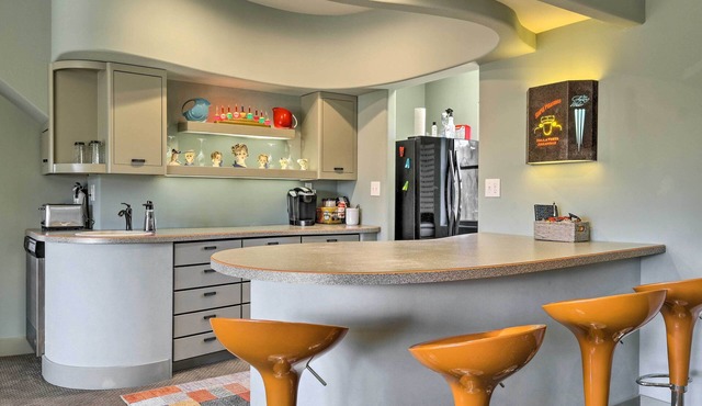 Falling Water Chalet Upper Unit: Near Bike Trails!