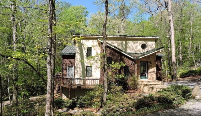 Falling Waters - 150' Waterfall right behind the house!