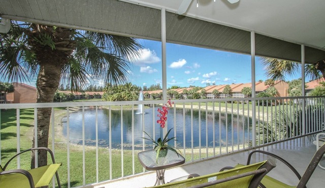 Falling Waters-Largest Resort Style Swimming Pool in Naples! 5 miles to 5th St.