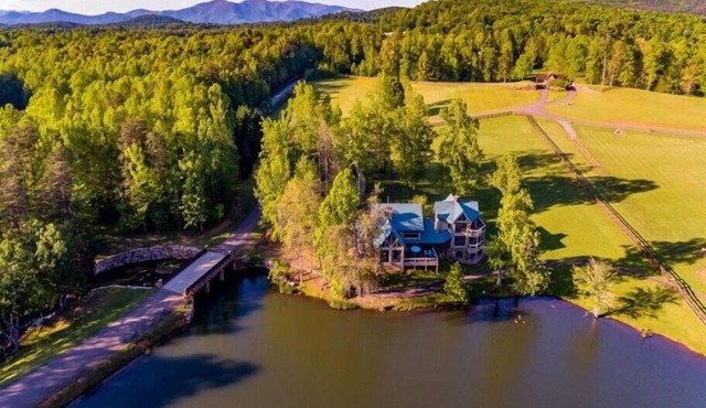 Falling Waters Lodge Spectacular Lake Front Home