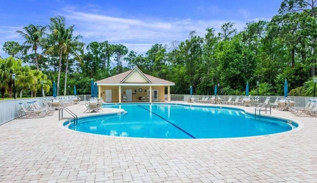 Falling Waters Naples Preserve condos/Spectacular Lanai View!