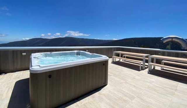 Falls Creek Spa Penthouse by Ready Set Stay