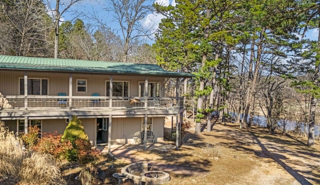 Falls House: Private Riverfront Living Overlooking the North Fork at The Falls