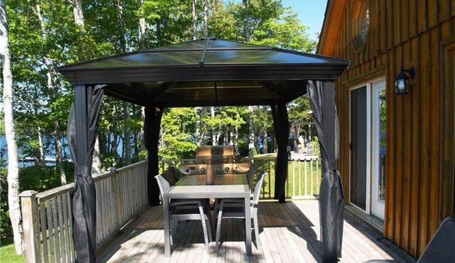 Falls Lake Beautiful Lakefront Year Round Cottage