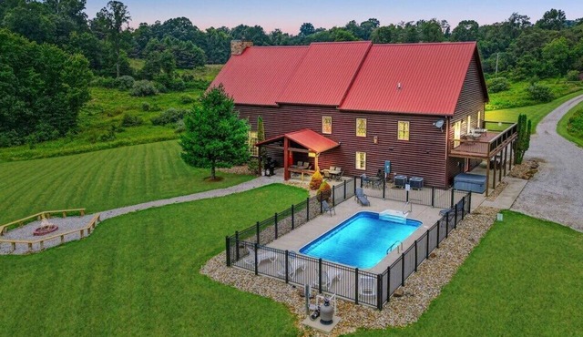 Falls Lodge | Hocking Hills, 7BR Estate, Pool