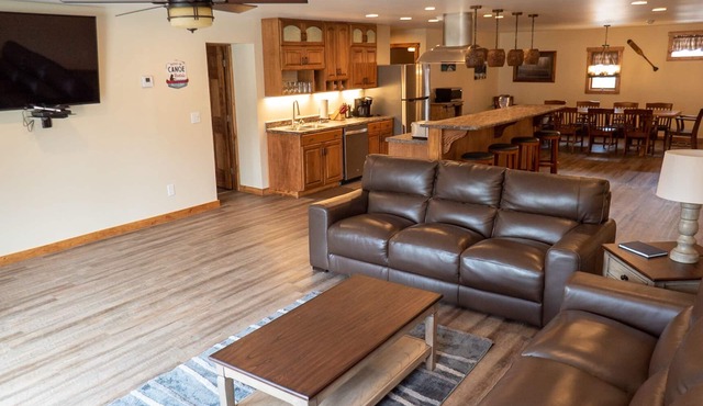 Falls Overlook Lodge - Family Friendly Lodge Near Trails & Fallingwater