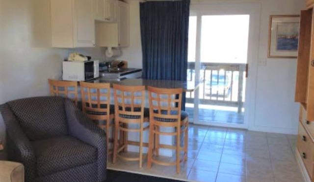 Falmouth Heights/Cape Cod Beach Resort w private resort beach