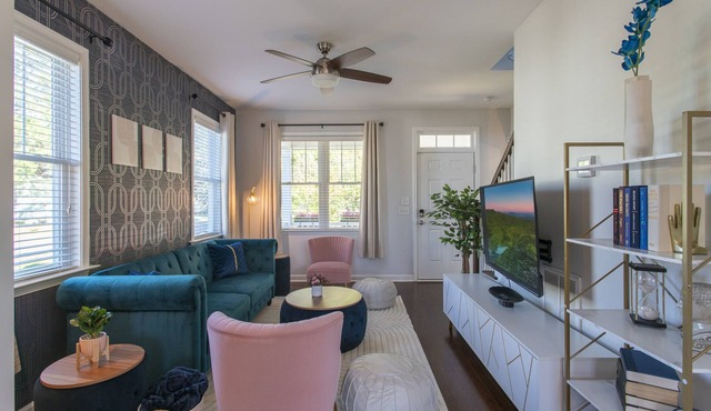 Fam/Biz-Friendly 3BD w/Fire pit & BBQ - Downtown