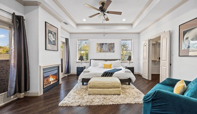 Fam Friendly 4 BDRM Home - Walk to Shops & Bars I Mins To DT & Convention Center
