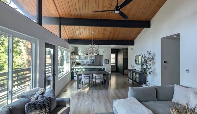 Fam+Pet Friendly - Peaceful Cozy Chalet Near Town