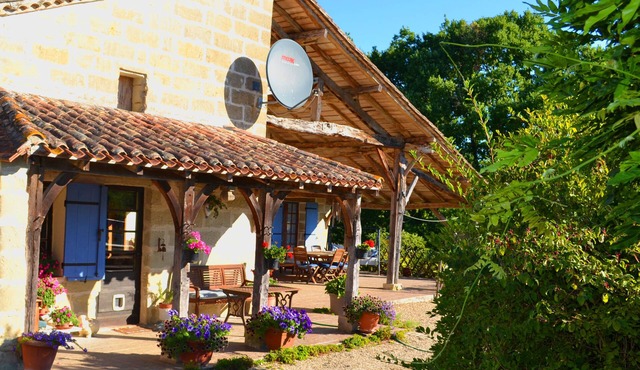 Family friendly private getaway just South of the Dordogne