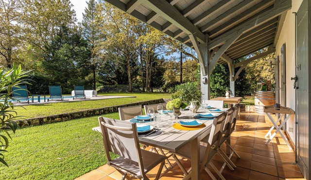 Family home | Between Bordeaux & St Emilion | Heated swimming pool | Golf.