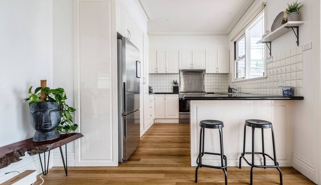 Familia Feliz Lush Light filled Victorian Charmer