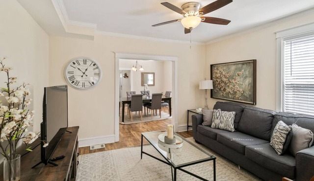 Families Come Stay DT Libertyville near Naval Base