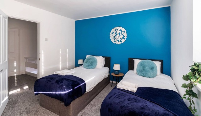 Families*Contractors*Comfortable King Bed*Parking