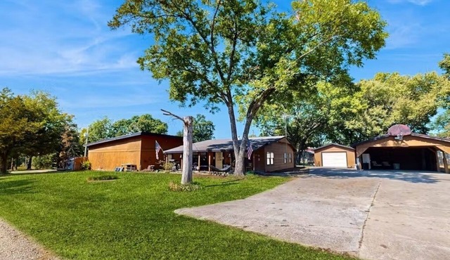 Families, Fishermen & Hunters. Pleasant 3-bedroom house is ready for you!